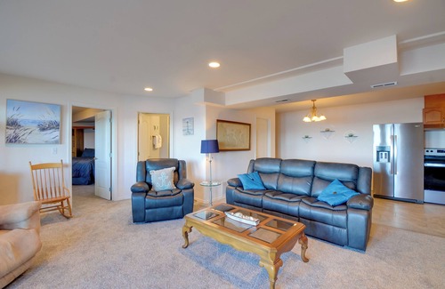 Port Hadlock Casa | Waterfront PNW Escape w/ Deck & Beach Access!