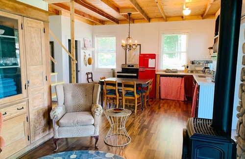 Gills Rock Cabaña | Waterfront 1 bedroom and loft cottage with small private pier on Garrett Bay