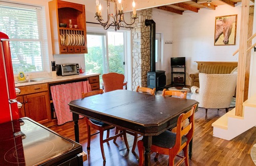 Gills Rock Cabaña | Waterfront 1 bedroom and loft cottage with small private pier on Garrett Bay