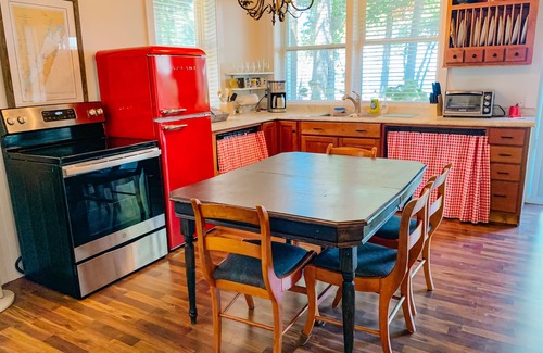 Gills Rock Cabaña | Waterfront 1 bedroom and loft cottage with small private pier on Garrett Bay