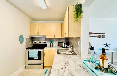 Eastern Shores Apartamento | Waterfront 1BR | Parking | Walk to the Beach