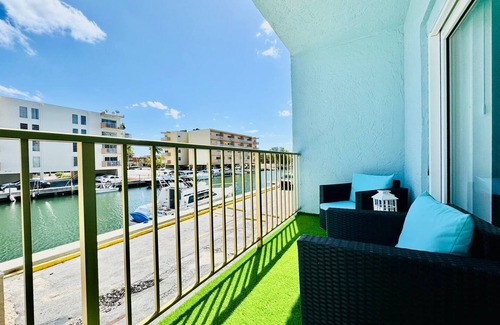 Eastern Shores Apartamento | Waterfront 1BR | Parking | Walk to the Beach