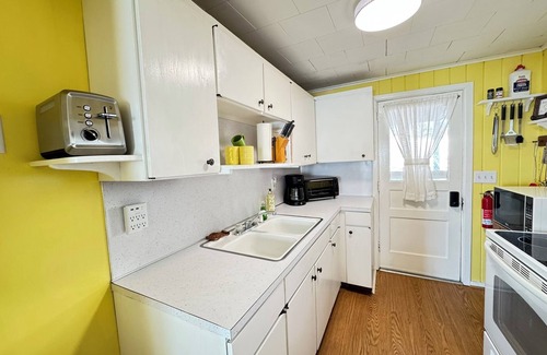 Celina Cabina | Waterfront 2-bedroom Cabin in Celina with WiFi, AC & Seasonal Fishing Pier