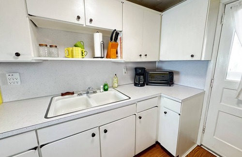 Celina Cabina | Waterfront 2-bedroom Cabin in Celina with WiFi, AC & Seasonal Fishing Pier