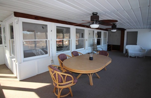 Gravois Mills Casa | WATERFRONT! 2 Kings, Jet Ski Lift, Huge Swim Platform, space to tie boat to dock