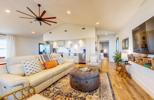 Ocean City Casa | Waterfront 2 cottage home, private dock and water access, & private washer/dryer