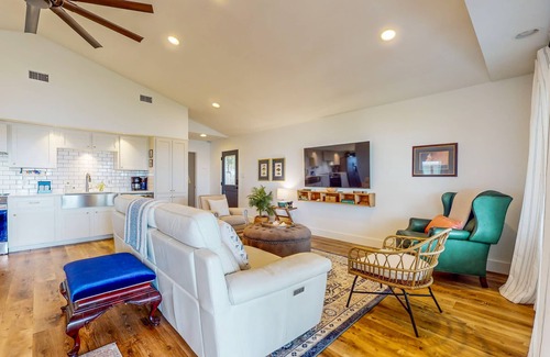 Ocean City Casa | Waterfront 2 cottage home, private dock and water access, & private washer/dryer