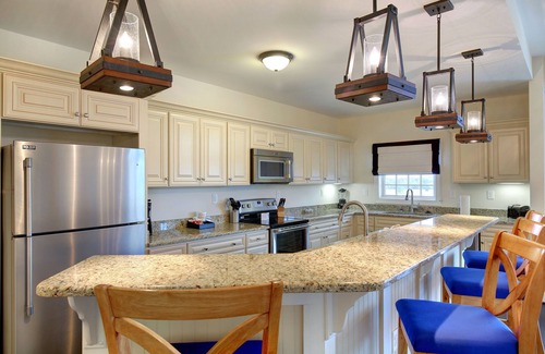 Roper Condominio | Waterfront 2BR Condo w/ Pool Access