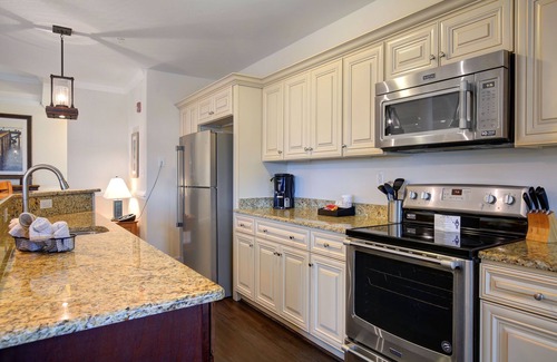 Roper Condominio | Waterfront 2BR Condo w/ Pool Access