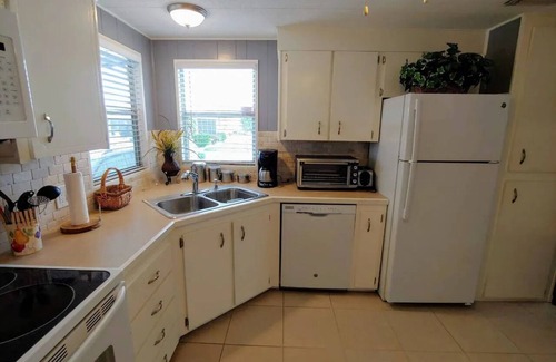 Jamaica Bay Casa | Waterfront 2BR Getaway in Jamaica Bay