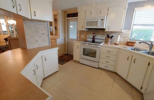 Jamaica Bay Casa | Waterfront 2BR Getaway in Jamaica Bay