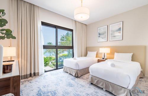 Sharm Apartamento | Waterfront 2BR in The Address Fujairah Residences Block C, Sharm by Deluxe Holiday Homes