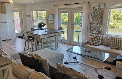 Victoria Casa | Waterfront 3 bdrm close to all amenities. Gorgeous Westcoast Waterfront
