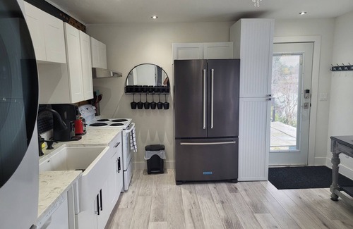 Victoria Casa | Waterfront 3 bdrm close to all amenities. Gorgeous Westcoast Waterfront