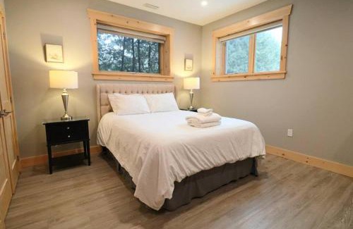 Port McNicoll Casa | Waterfront 3 Bedroom Home