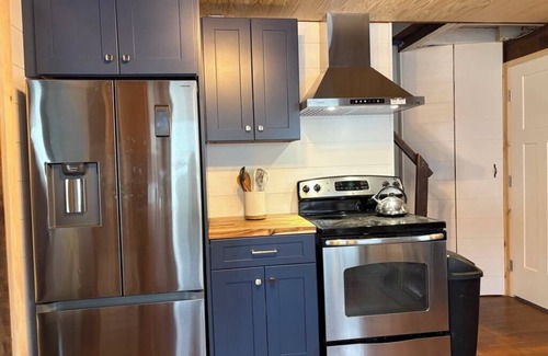 Old Lyme Casa | WATERFRONT 3-bedroom pet friendly BEACH house - Old Lyme - AC, WiFi, fireplace