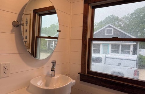 Old Lyme Casa | WATERFRONT 3-bedroom pet friendly BEACH house - Old Lyme - AC, WiFi, fireplace