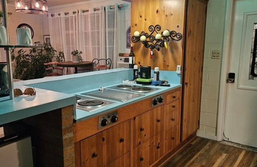 Lakeview Casa | Waterfront 3-bedroom Lake Cottage on Tecumseh Island at Indian Lake!