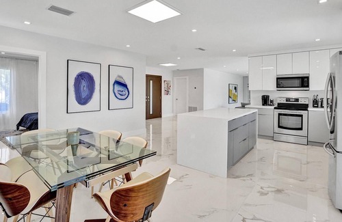 Eastern Shores Casa | Waterfront 3B/2B Villa w private Pool and Dock