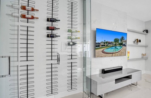 Eastern Shores Casa | Waterfront 3B/2B Villa w private Pool and Dock