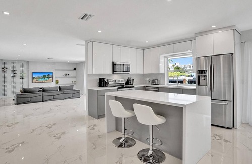 Eastern Shores Casa | Waterfront 3B/2B Villa w private Pool and Dock