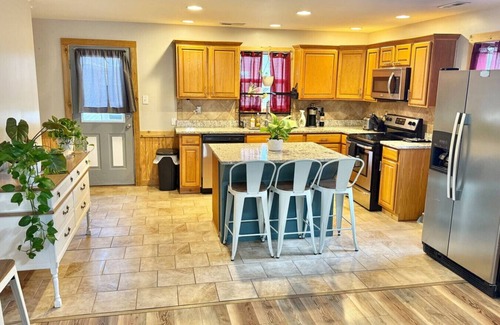 Bendena Casa | Waterfront 3bd House w/ Sunset View & Fenced Yard