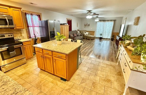 Bendena Casa | Waterfront 3bd House w/ Sunset View & Fenced Yard