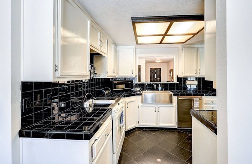 Discovery Bay Casa | Waterfront 3BDR w Boat in Discovery Bay