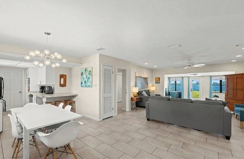 South Daytona Casa | Waterfront 3BR 2BA Home 5 min to Beaches Great large Driveway WiFi Clean Safe