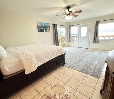 La Porte Casa | Waterfront 3BR 2BA Home near Kemah NASA Galveston