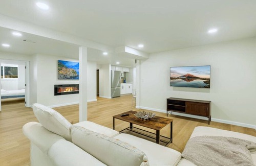 Lakeland South Casa | Waterfront 3BR Lower Unit with Scenic Views