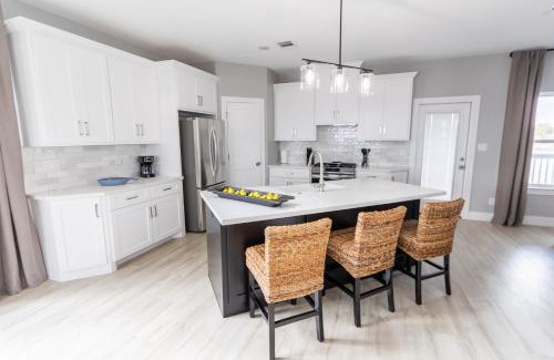 El Lago Casa | Waterfront 3br Seabrook Bay & Sunset Views!