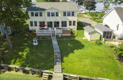 Cobb Island Cabaña | Waterfront 4-bedroom home with hot tub and gym!
