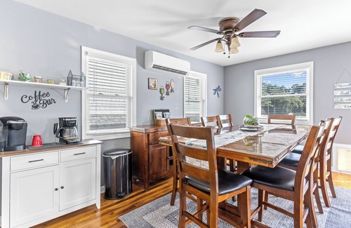 Berlin Casa | Waterfront 4BR w/Dock & Kids’ Rec Room