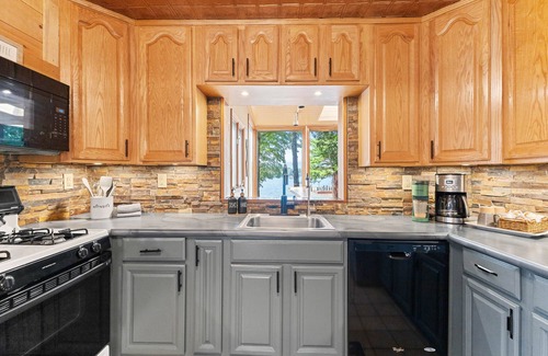 Lake George Casa | Waterfront 5 BR Home with Dock Slip