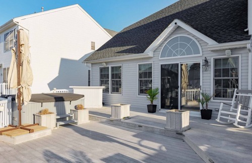 Bayville Casa | Waterfront 5-bedroom house w/ Boat Lift & Jet Ski Docks. Short walk to beach.