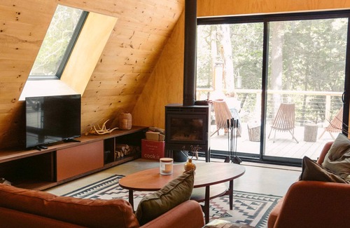 Saint-Calixte Chalet De Esquí | WATERFRONT, A-Frame, communion with nature,