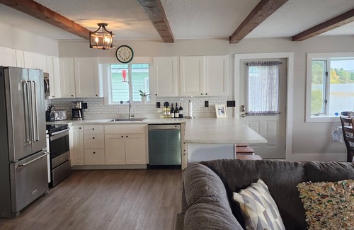 Arcadia Cabaña | Waterfront, AC, Newly Remodeled, Kayaks, 4 SUP, Rowboats