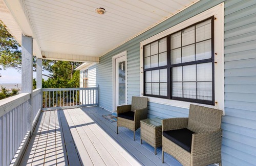 Theodore Casa | Waterfront Alabama Vacation Rental with Deck