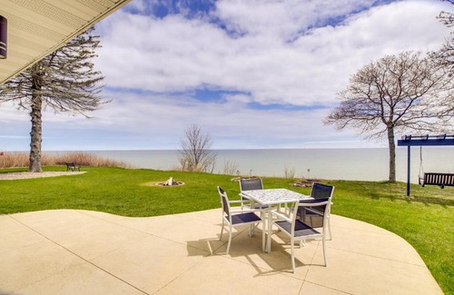 Algoma Casa | Waterfront Algoma Vacation Rental on Lake Michigan