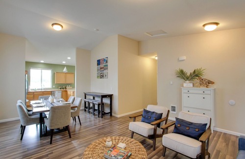 Allyn Casa | Waterfront Allyn Home with Fire Pit + 2 Kayaks!