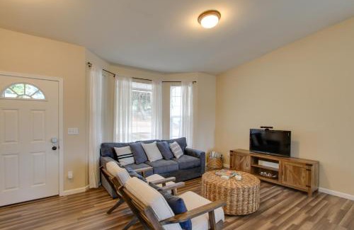 Allyn Casa | Waterfront Allyn Home with Fire Pit and 2 Kayaks!