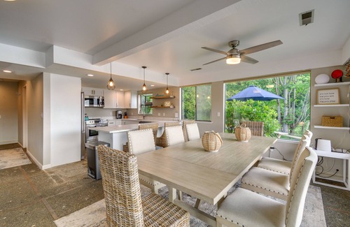 Allyn-Grapeview Casa | Waterfront Allyn Retreat w/ Guest House & Beach!