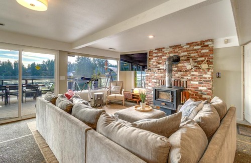 Allyn-Grapeview Casa | Waterfront Allyn Retreat with Guest House and Beach!