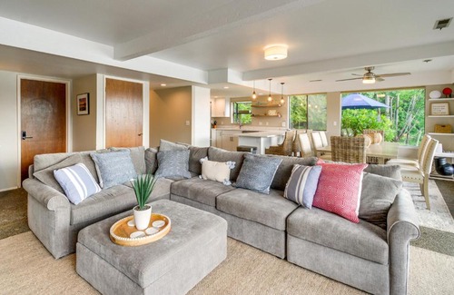 Allyn-Grapeview Casa | Waterfront Allyn Retreat with Guest House and Beach!