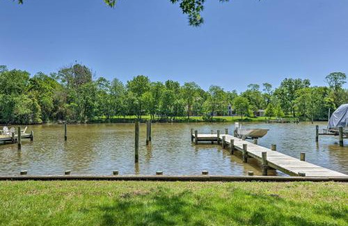 Annapolis Casa | Waterfront Annapolis Home Fire Pit and Fishing Pier