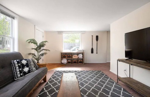 Meredith Apartamento | Waterfront apartment in downtown Meredith!