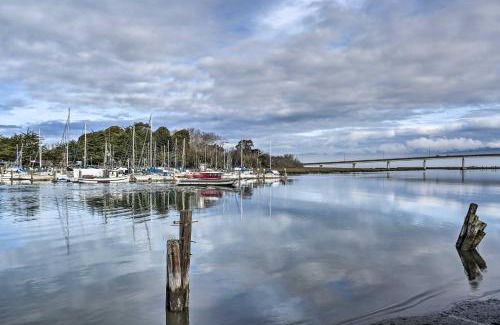 Eureka Apartamento | Waterfront Apartment with Private Fenced Yard!