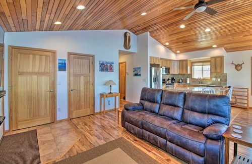 Craig Apartamento | Waterfront Apt w/ Mtn View, Walk Into Town!