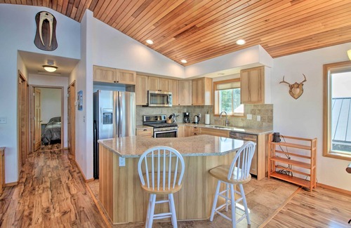 Craig Apartamento | Waterfront Apt w/ Mtn View, Walk Into Town!
